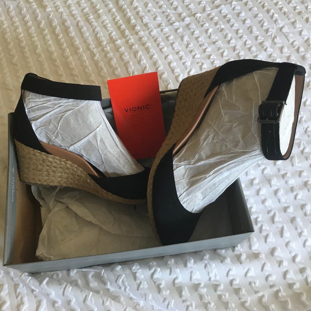 Beautiful Vionic Brand  Women's summer wedge shoe Size USA 9.5 medium